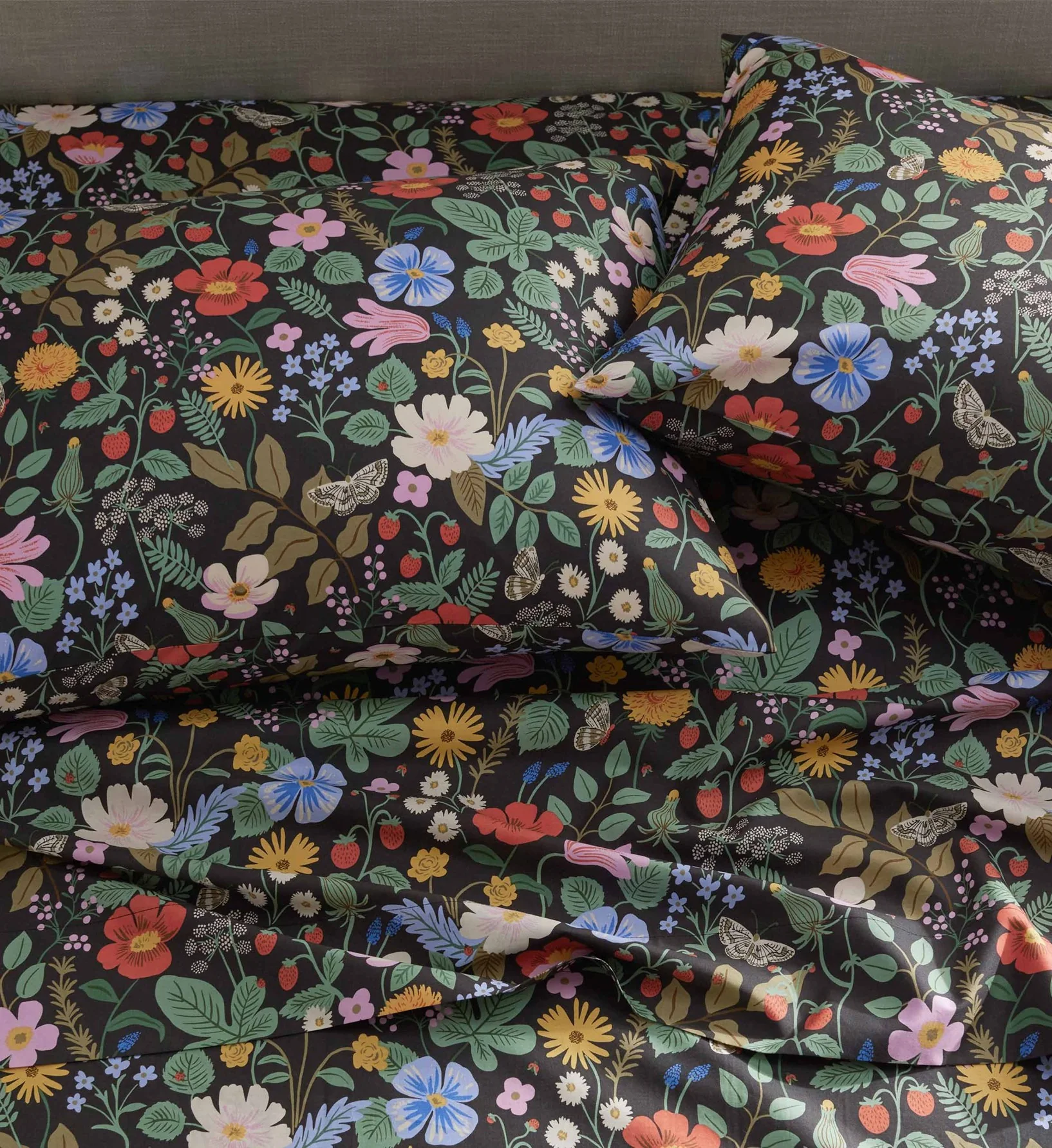 Percale Flat Sheet - Strawberry Fields Black - Image 2
