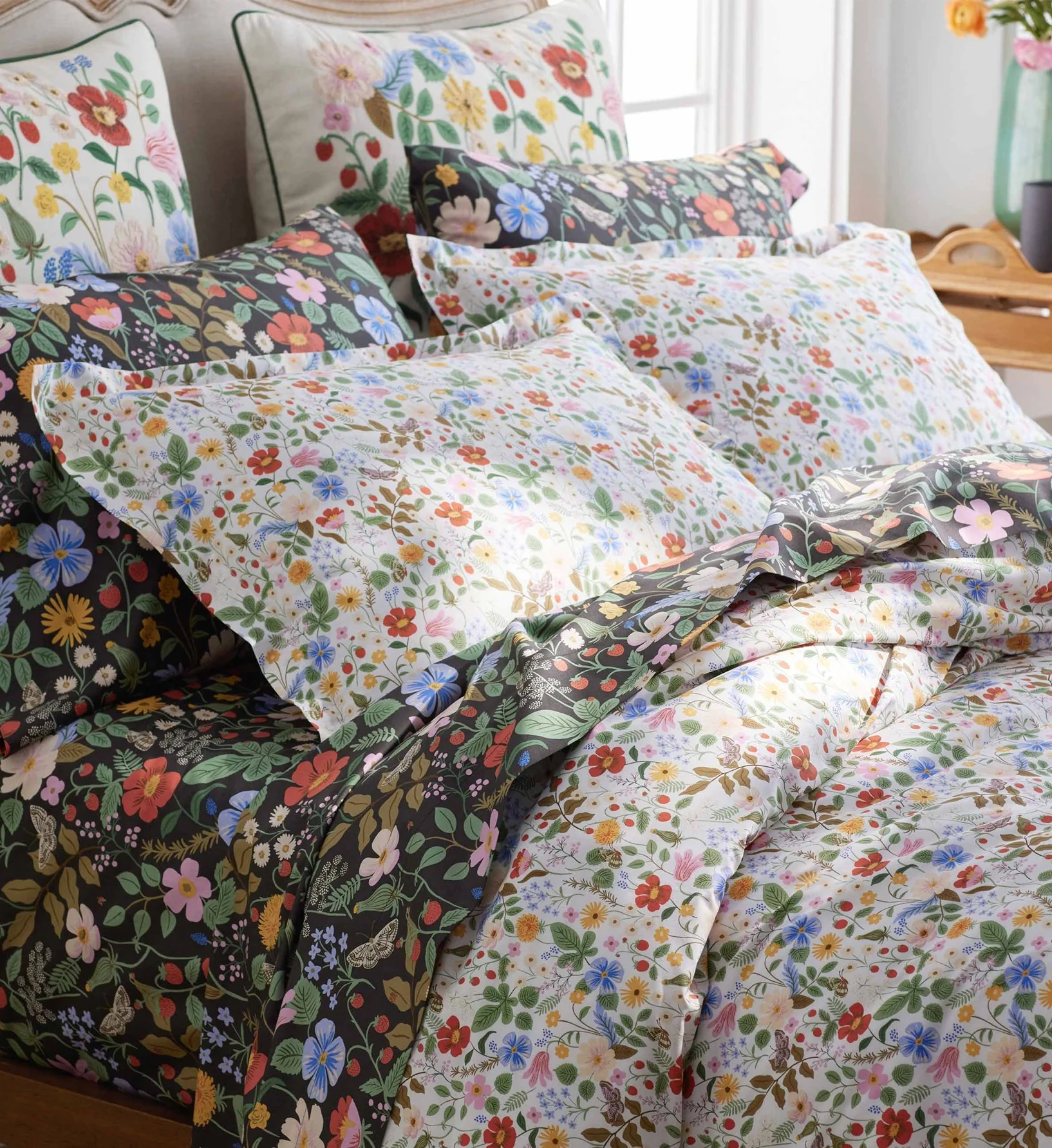 Percale Flat Sheet - Strawberry Fields Black - Image 4